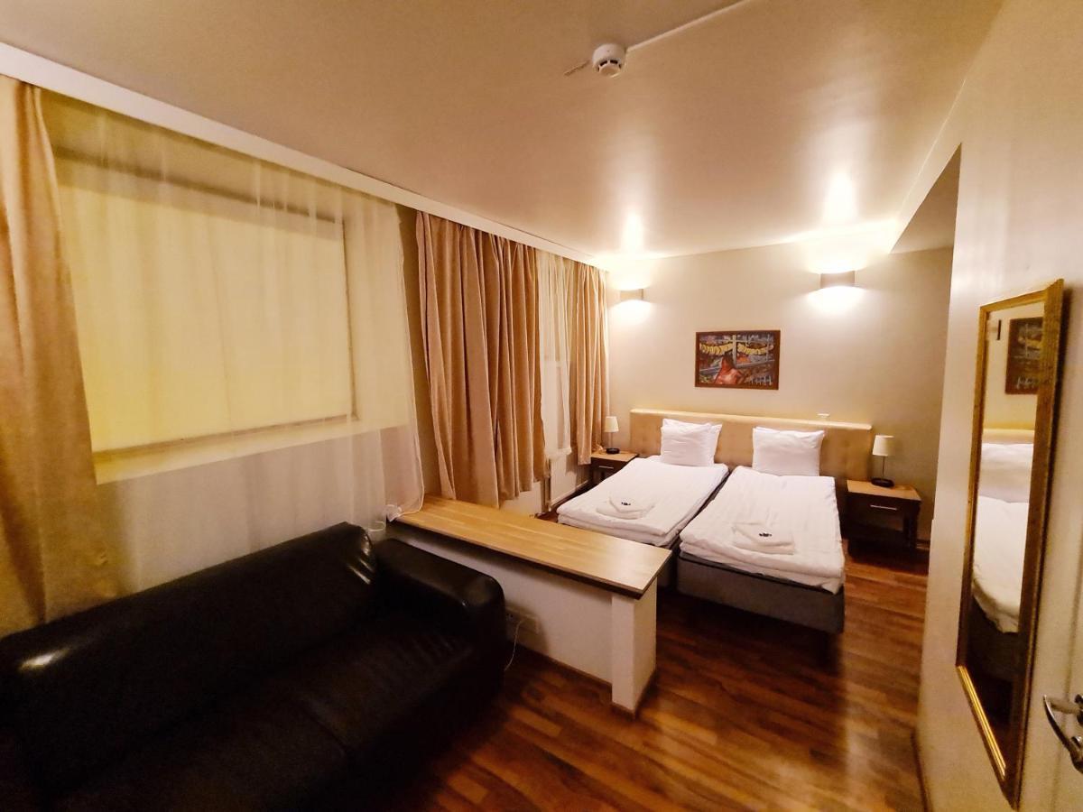 Hotel Midpoint 3*