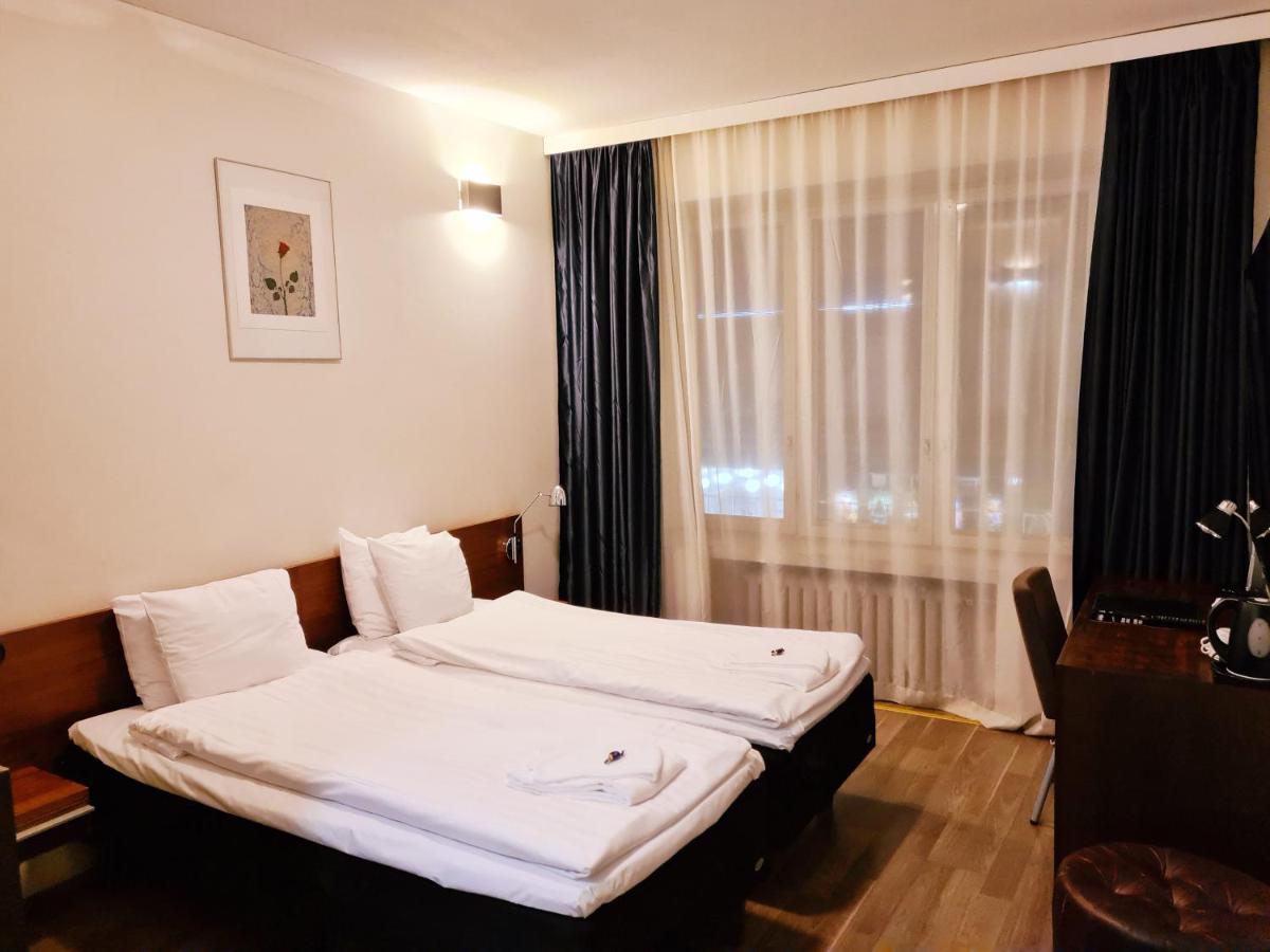 Hotel Midpoint