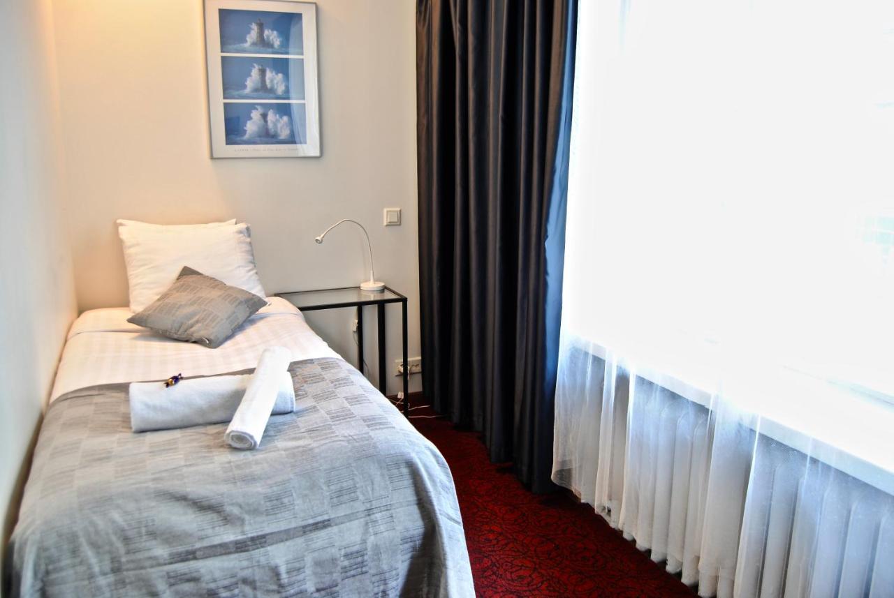 Hotel Midpoint