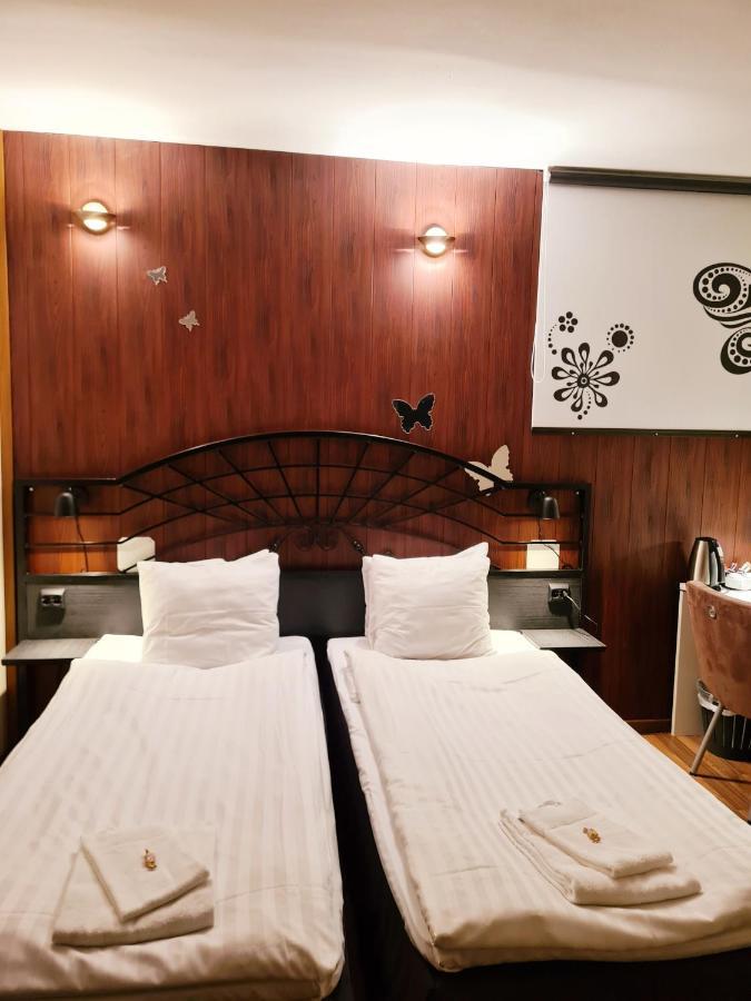 Midpoint Hotel