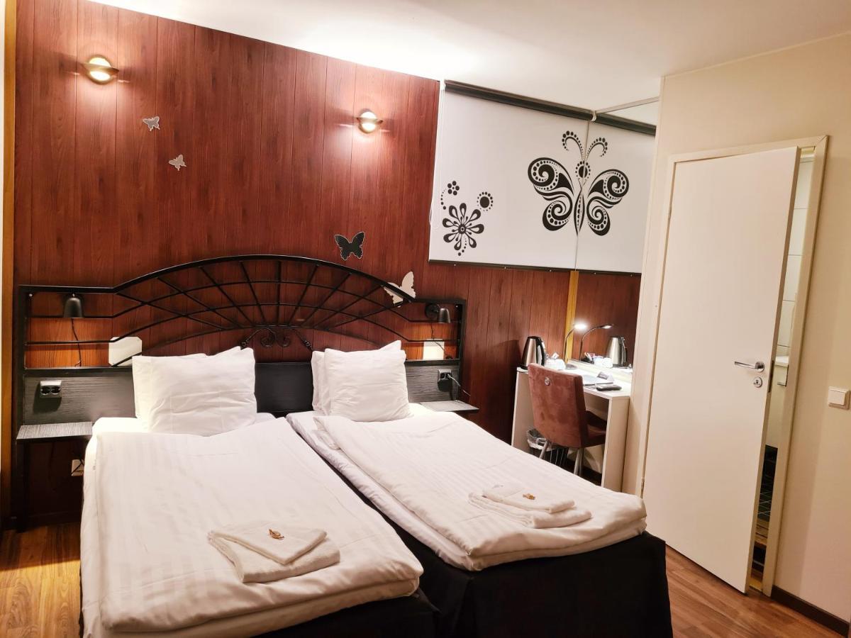 Midpoint Hotel