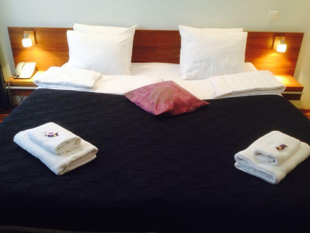 Midpoint Hotel