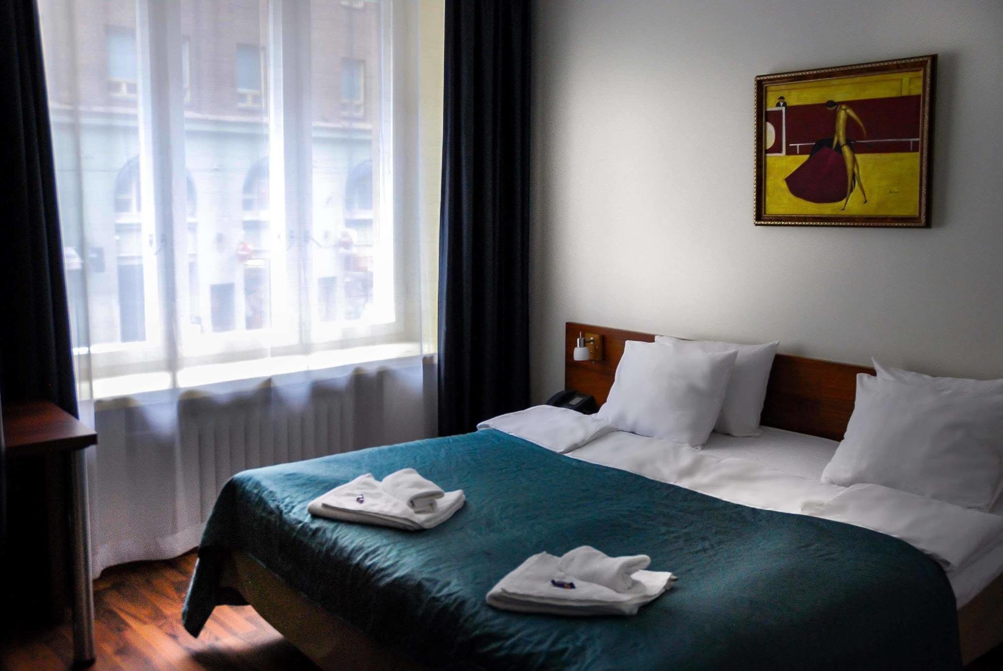 Midpoint Hotel 3*