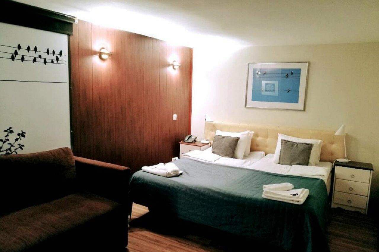 Midpoint Hotel